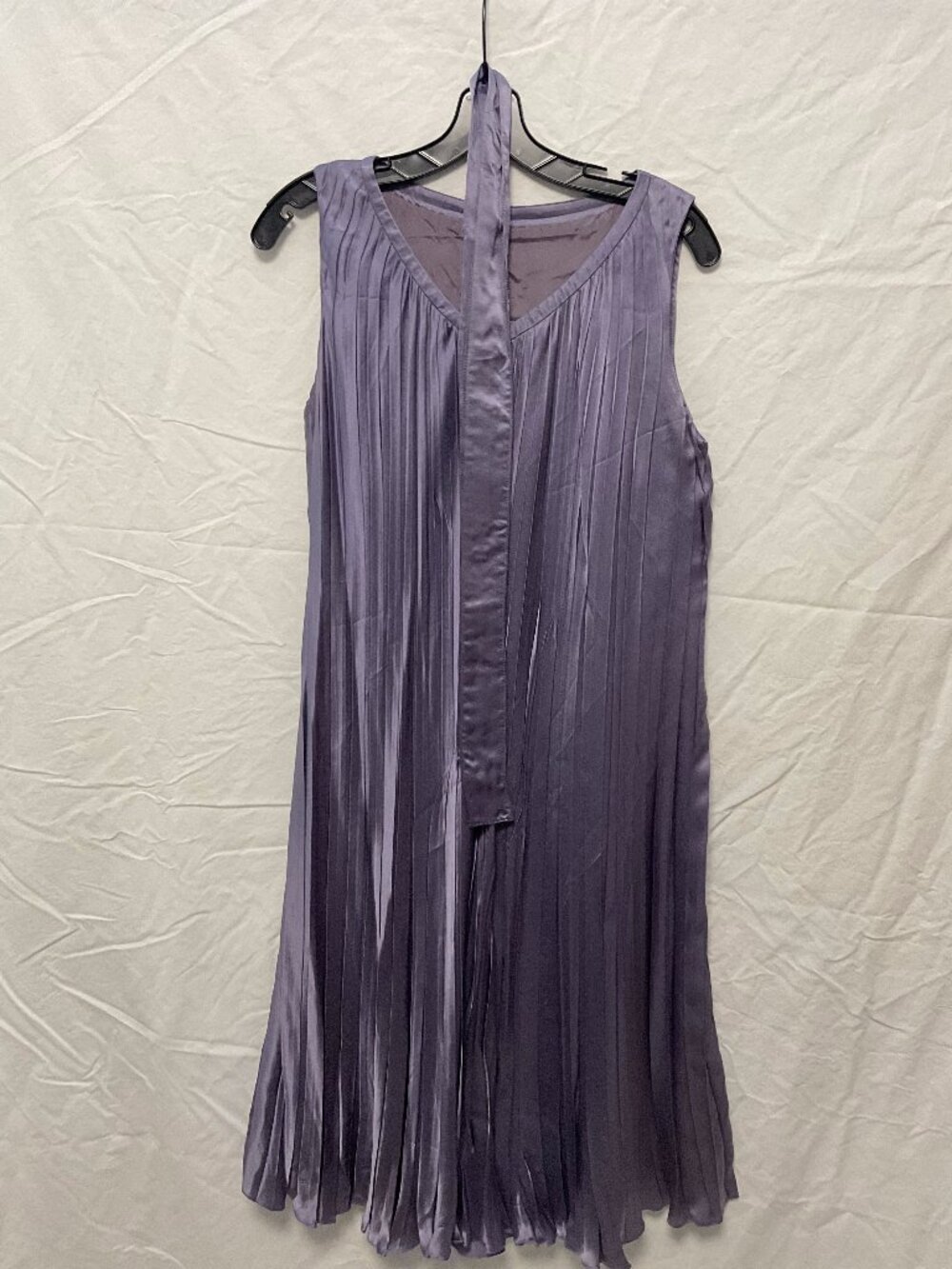 Lavender Pleated Satin Sleeveless Midi Dress Size M from Japan